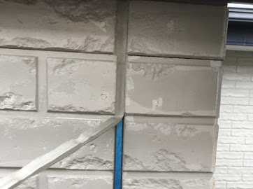 神奈川県秦野市にて外壁塗装用のコーキング撤去作業！