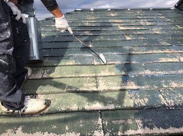 神奈川県伊勢原市にて屋根塗装の下塗り作業を行いました！