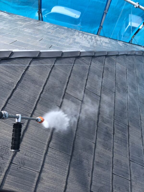 神奈川県伊勢原市　屋根塗装工事　足場の設置～高圧洗浄