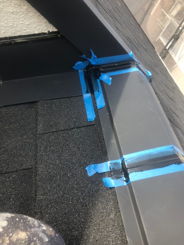 神奈川県秦野市　Y様邸　屋根塗装工事　棟板金のコーキング補修