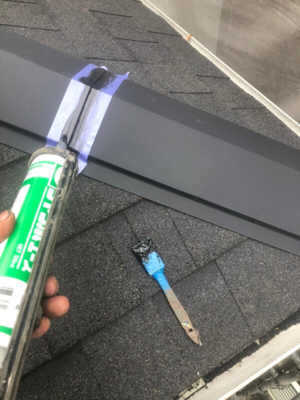 神奈川県秦野市　Y様邸　屋根塗装工事　棟板金のコーキング補修